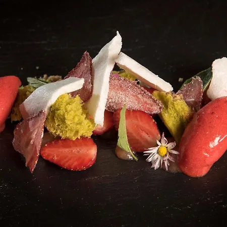 因特拉肯萨尔扎诺基本客房酒店